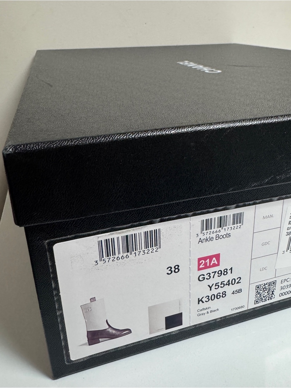 Chanel 21A CC Two-Tone Calfskin Boots
Size 38 | Gray/Black | Full Set - Picture 8 of 8